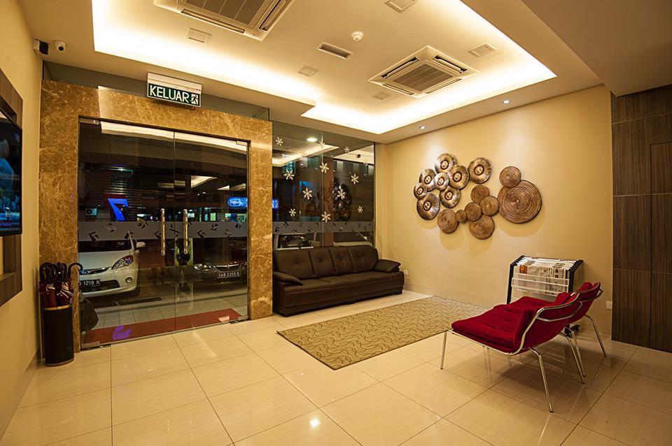 Seven Hotel Putatan Exterior foto