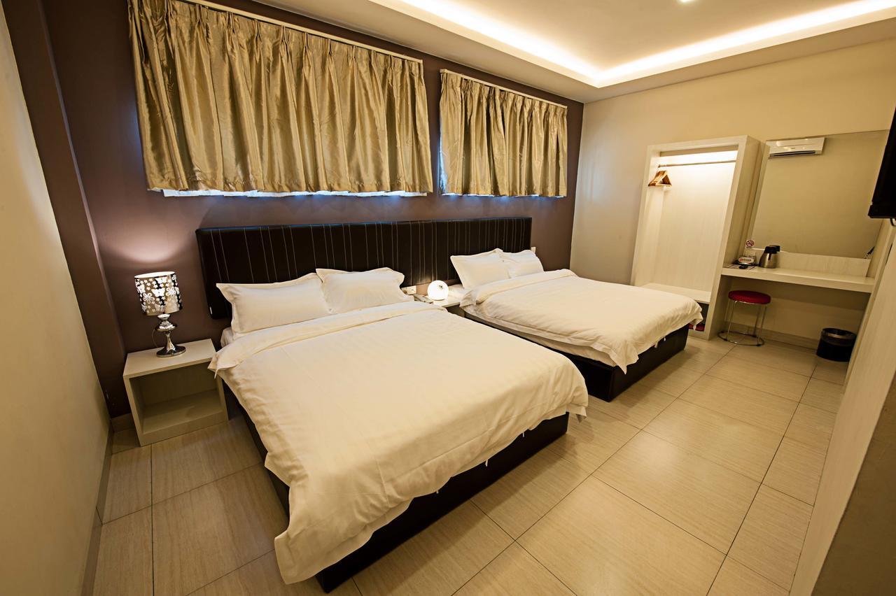 Seven Hotel Putatan Exterior foto