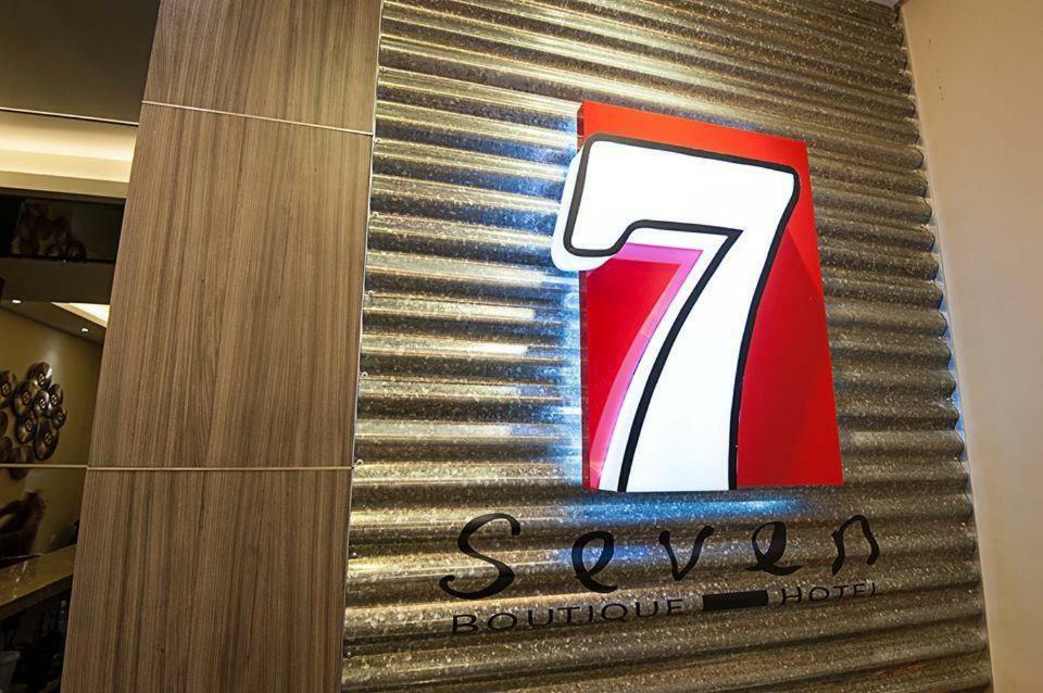 Seven Hotel Putatan Exterior foto